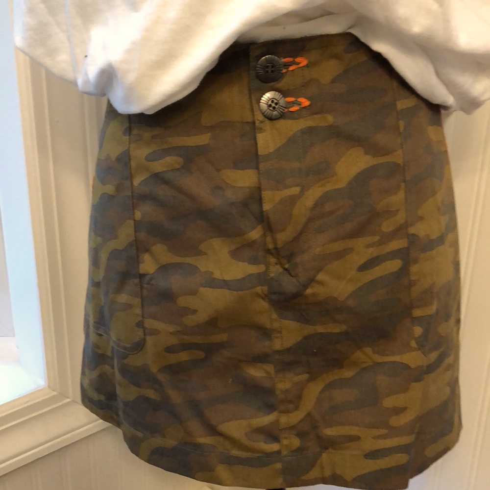 VICTORIA SECRET CAMO SKIRT NWOT